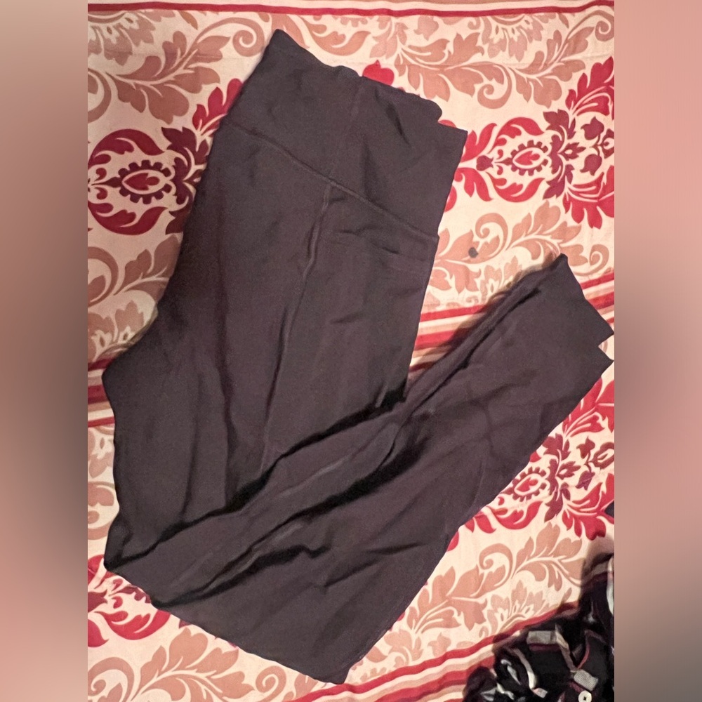 Victoria’s Secret sport total knockout mid-rise legging with pockets